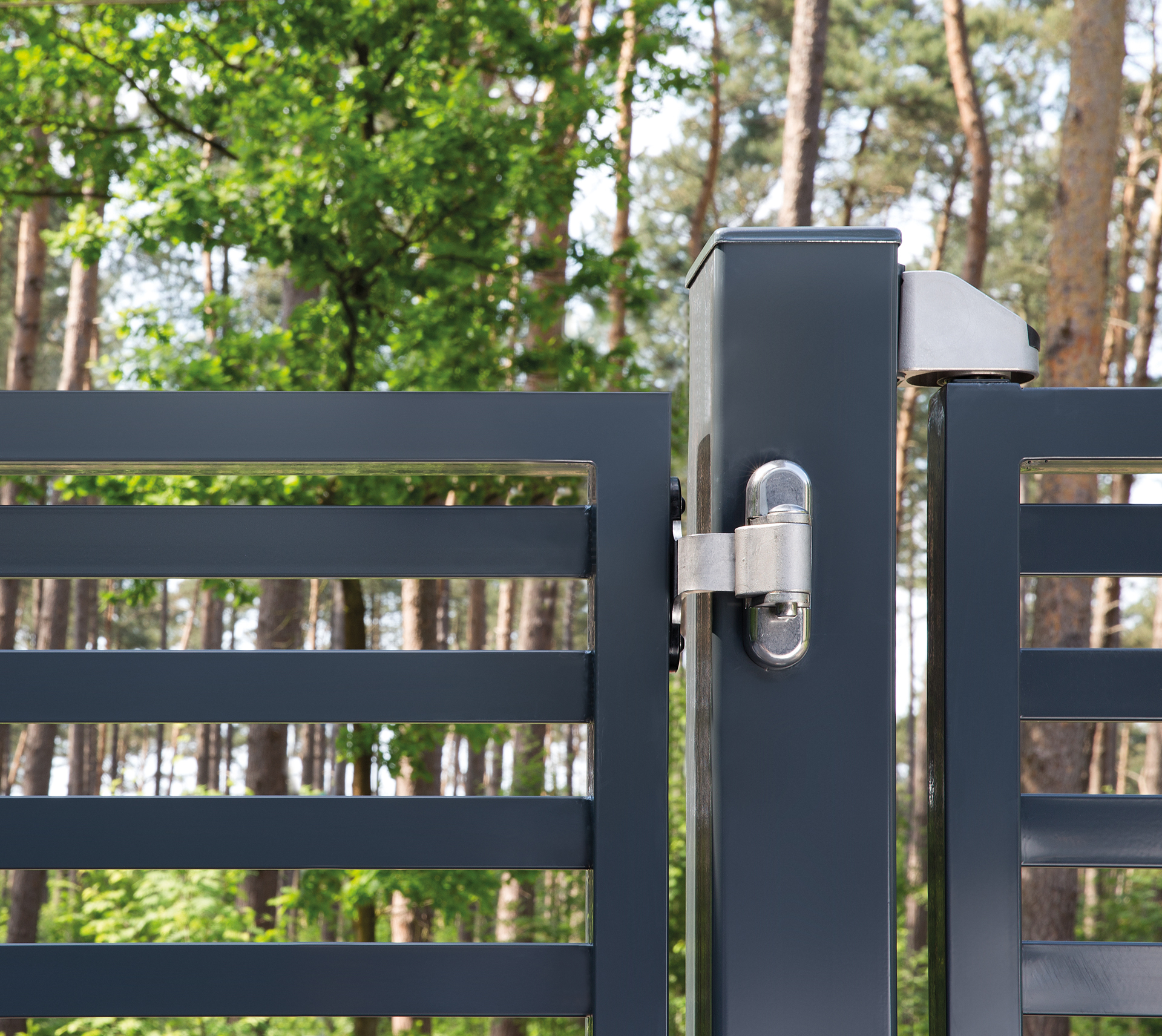 LOCINOX® BEARING HINGE bezúdržbový ložiskový osový pant, otevíratelný 90°, nastavitelný 2D, kryt z nerezové oceli