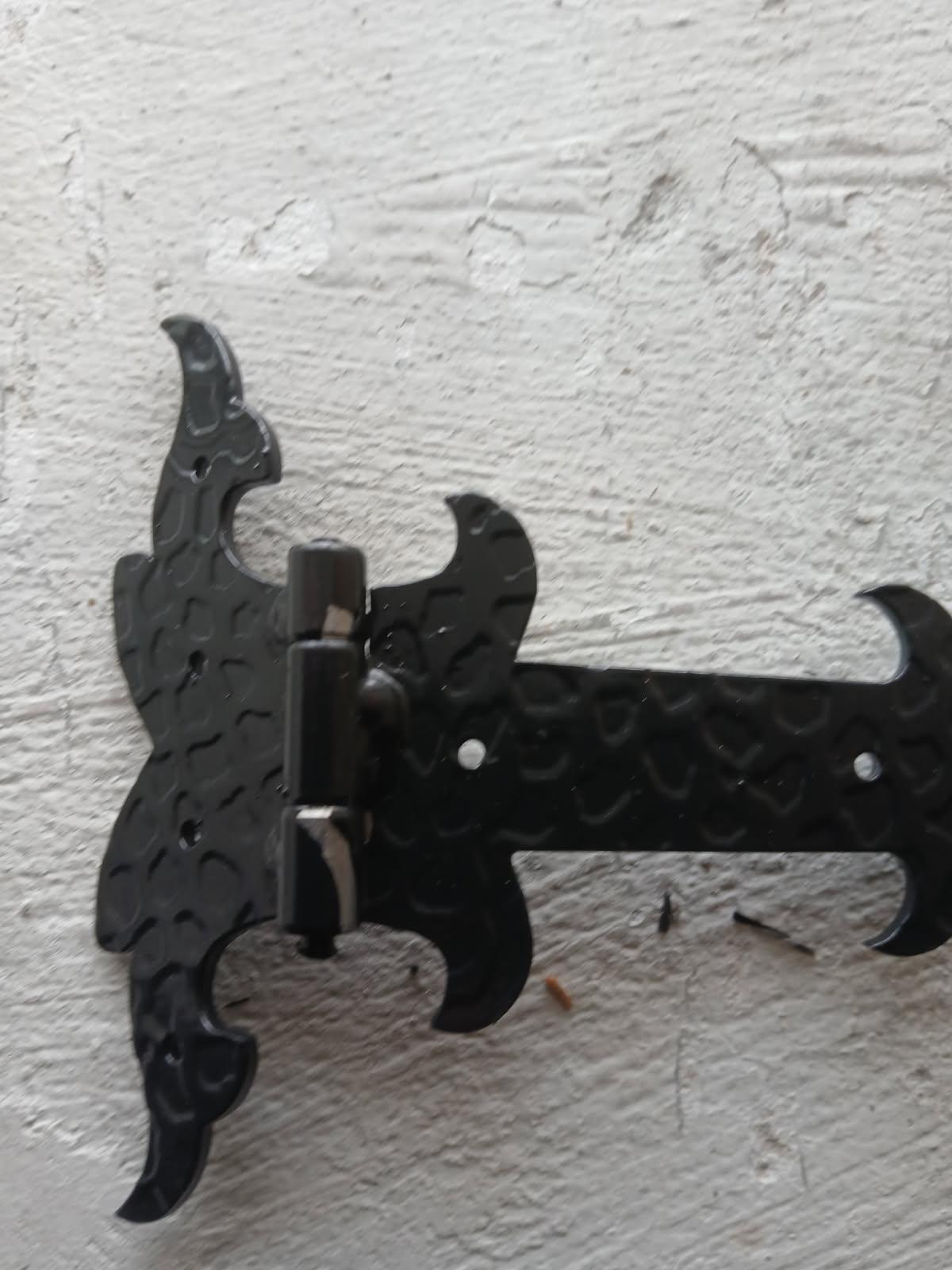 DOPRODEJ Kování ozdobné, H-131 x L-232 x 3mm, povrch RAL9005 matná, 2. třída